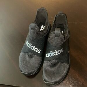 Adidas sneakers all black (COMPLETELY NEW)